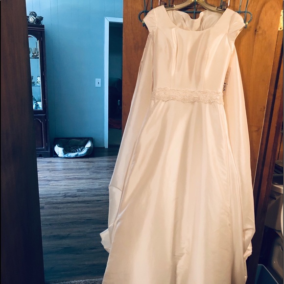 Wedding Dress - Picture 2 of 3